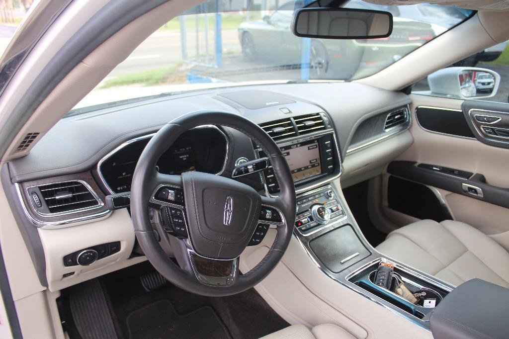 Used 2017 Lincoln Continental Reserve FWD image 11