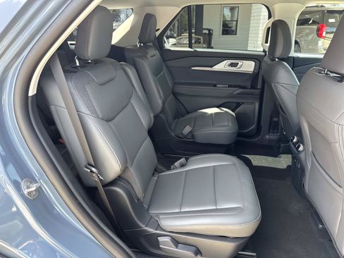 Certified 2026 Ford Explorer Active w/ Active Comfort Package RWD image 9