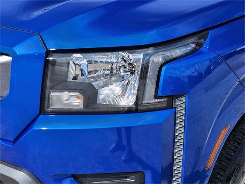 Used 2024 Nissan Frontier SV image 9