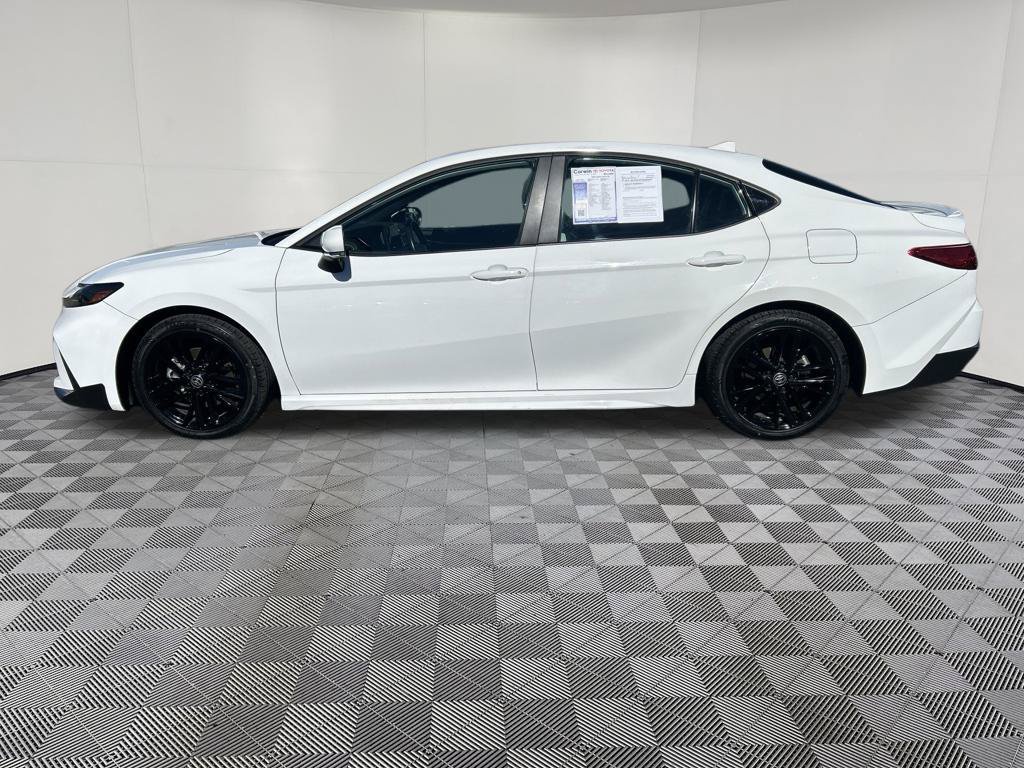 Used 2025 Toyota Camry SE FWD image 4