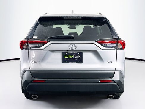 Used 2025 Toyota RAV4 XLE w/ Convenience Package image 7