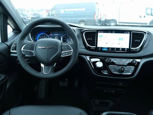 New 2026 Chrysler Voyager LX image 6