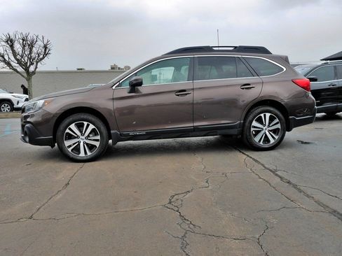 Used 2019 Subaru Outback 2.5i Limited w/ Popular Package #2 image 4