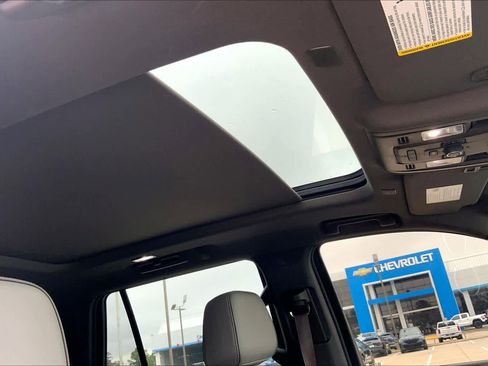 Used 2022 GMC Yukon SLT w/ SLT Premium Package image 27