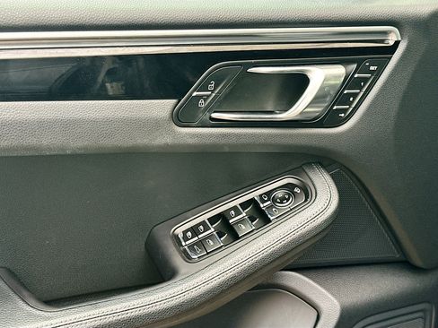 Used 2024 Porsche Macan Base image 18