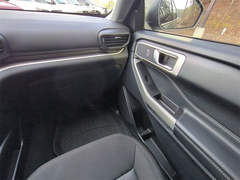 Certified 2022 Ford Explorer XLT w/ Class IV Trailer Tow Package image 17