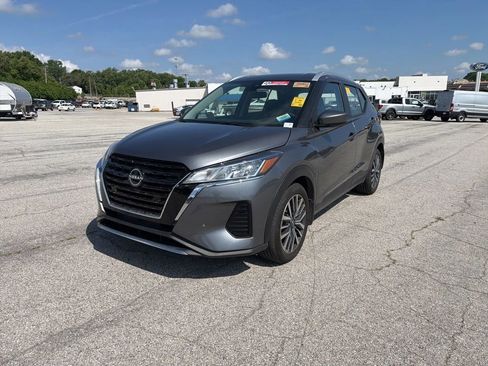 Used 2024 Nissan Kicks SV FWD image 2