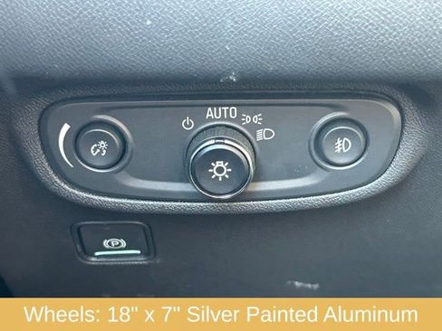 Used 2024 GMC Terrain SLT image 23