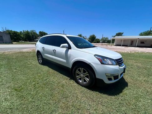 Used 2016 Chevrolet Traverse LT w/ Traveler's Package FWD image 3