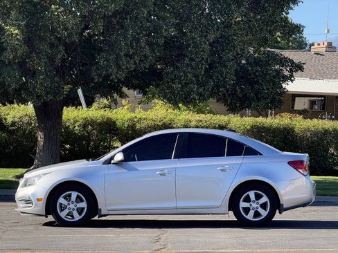 Used 2016 Chevrolet Cruze LT w/ Technology Package FWD image 8