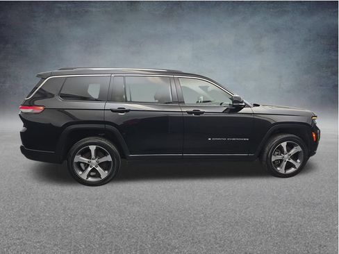 Used 2023 Jeep Grand Cherokee L Limited AWD/4WD image 11