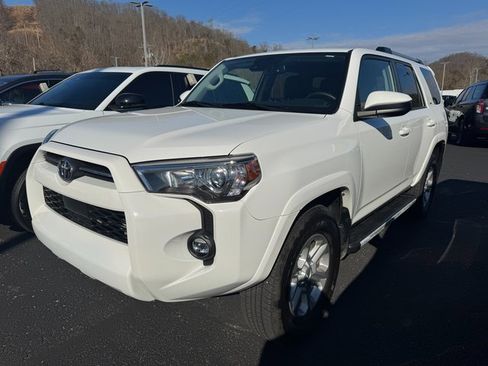 Used 2024 Toyota 4Runner SR5 image 3