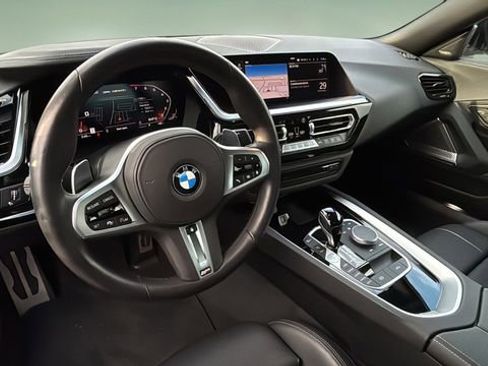 Used 2022 BMW Z4 M40i w/ Premium Package image 9