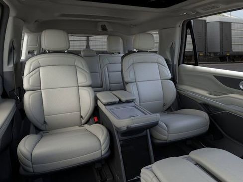 New 2026 Lincoln Navigator Reserve image 11