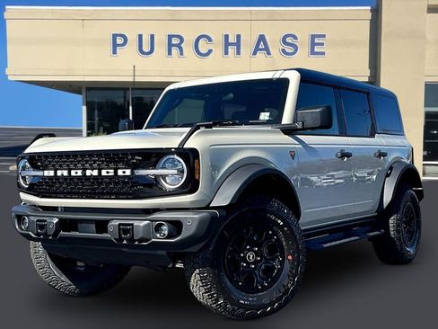 New 2026 Ford Bronco Badlands image 2