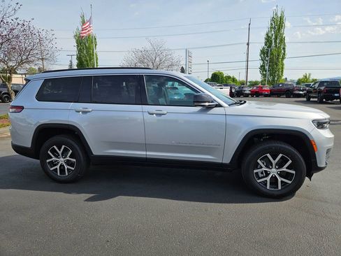 New 2025 Jeep Grand Cherokee L Limited w/ Trailer Tow Package AWD/4WD image 7