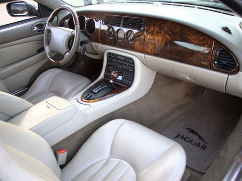 Used 1998 Jaguar XK8 Coupe image 22