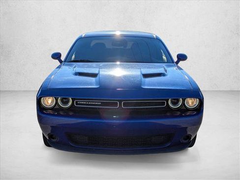 Used 2018 Dodge Challenger SXT image 2