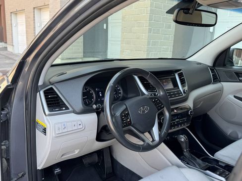Used 2017 Hyundai Tucson Value AWD/4WD image 16