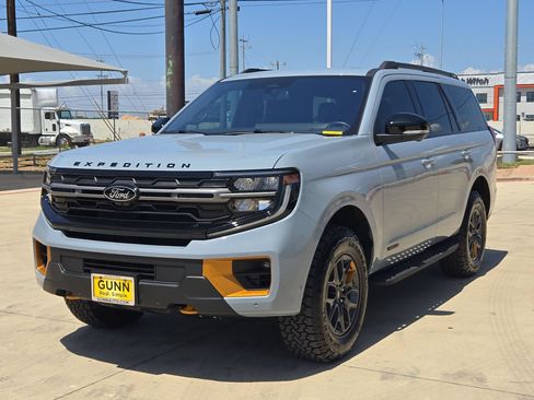 Used 2025 Ford Expedition Tremor AWD/4WD image 7