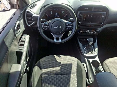 Used 2023 Kia Soul LX w/ LX Technology Package FWD image 11