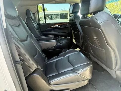 Used 2018 Cadillac Escalade ESV Premium Luxury RWD image 15