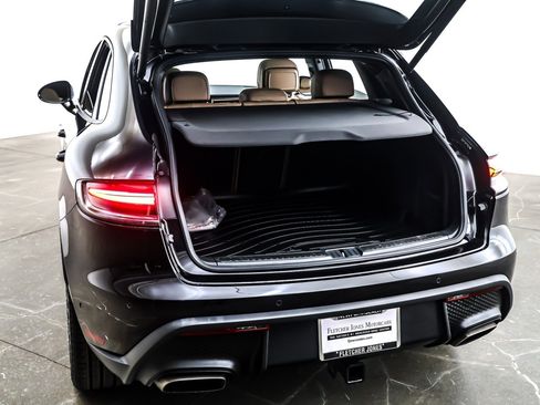 Used 2023 Porsche Macan image 23