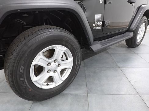 Used 2018 Jeep Wrangler Sport image 25
