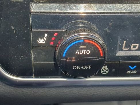 Certified 2025 Nissan Rogue SL w/ Tech Package FWD image 23