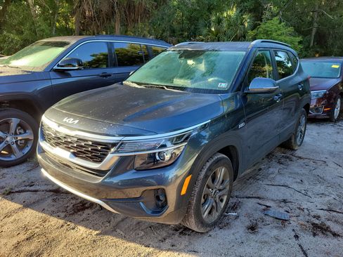 Used 2023 Kia Seltos S w/ Navigation Package AWD/4WD image 2