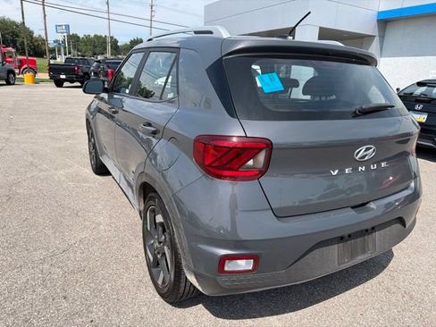 Used 2025 Hyundai Venue SEL FWD image 22