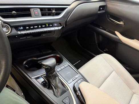 Used 2022 Lexus UX 200 image 15