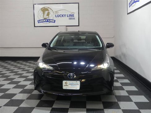 Used 2022 Toyota Prius LE image 2