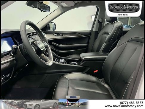 Used 2023 Jeep Grand Cherokee L Limited image 17