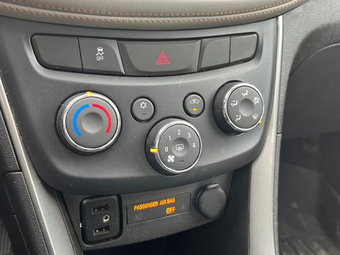 Used 2018 Chevrolet Trax LT w/ Sun & Sound Package image 24