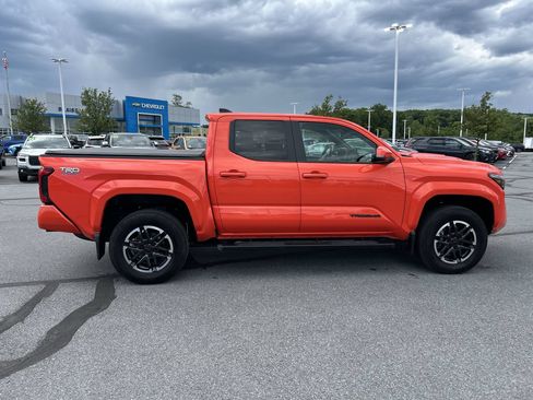 Used 2024 Toyota Tacoma TRD Sport w/ TRD Sport Upgrade Package AWD/4WD image 8