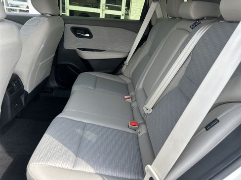 Used 2023 Nissan Rogue SV FWD image 10