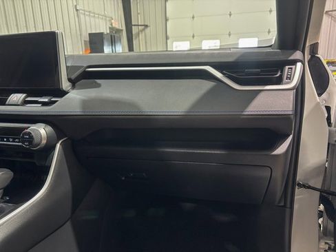 Used 2023 Toyota RAV4 SE image 29