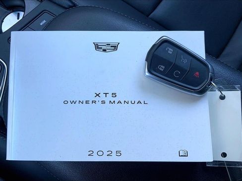 Used 2025 Cadillac XT5 Premium Luxury image 11