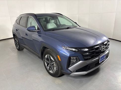 Used 2025 Hyundai Tucson SEL FWD image 2