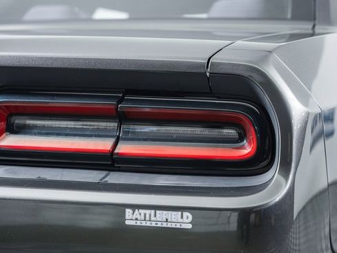 Used 2015 Dodge Challenger SXT image 7