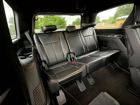 Used 2020 Ford Expedition XLT w/ Equipment Group 202A AWD/4WD image 30