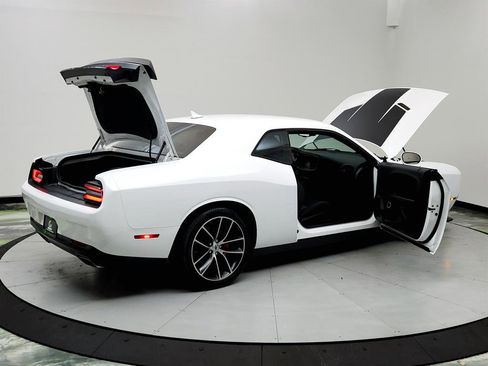 Used 2018 Dodge Challenger R/T Scat Pack RWD image 11
