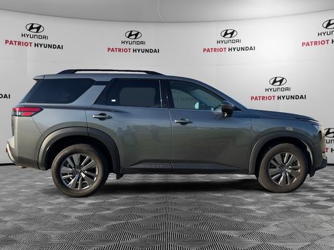 Used 2025 Nissan Pathfinder SV AWD/4WD image 3