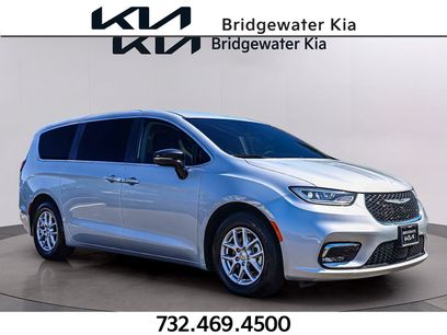 Used 2024 Chrysler Pacifica Touring-L