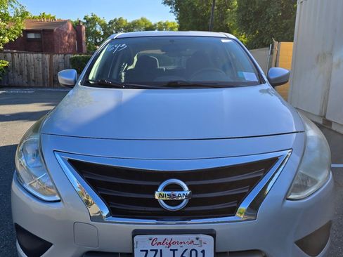 Used 2017 Nissan Versa SV FWD image 2