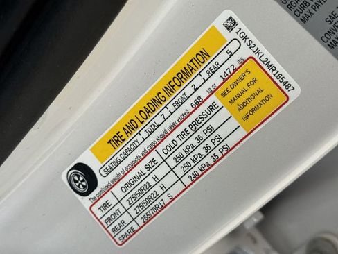 Used 2021 GMC Yukon XL Denali w/ Denali Premium Package image 35