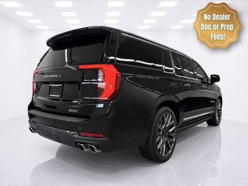 Used 2025 GMC Yukon XL Denali Ultimate AWD/4WD image 3