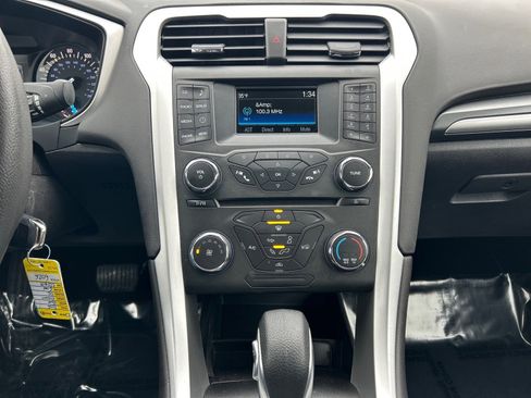 Used 2016 Ford Fusion SE image 24