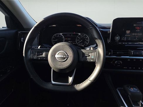 Used 2025 Nissan Pathfinder SV image 10